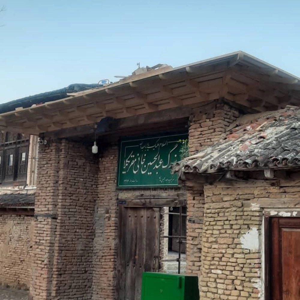 ساخت و مرمت آثار باستانی اسفندیاری