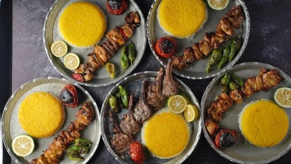 برگزاری مجالس و مهمانی‌ها در رستوران ایران ۱۶ با سالن VIP در قزوین