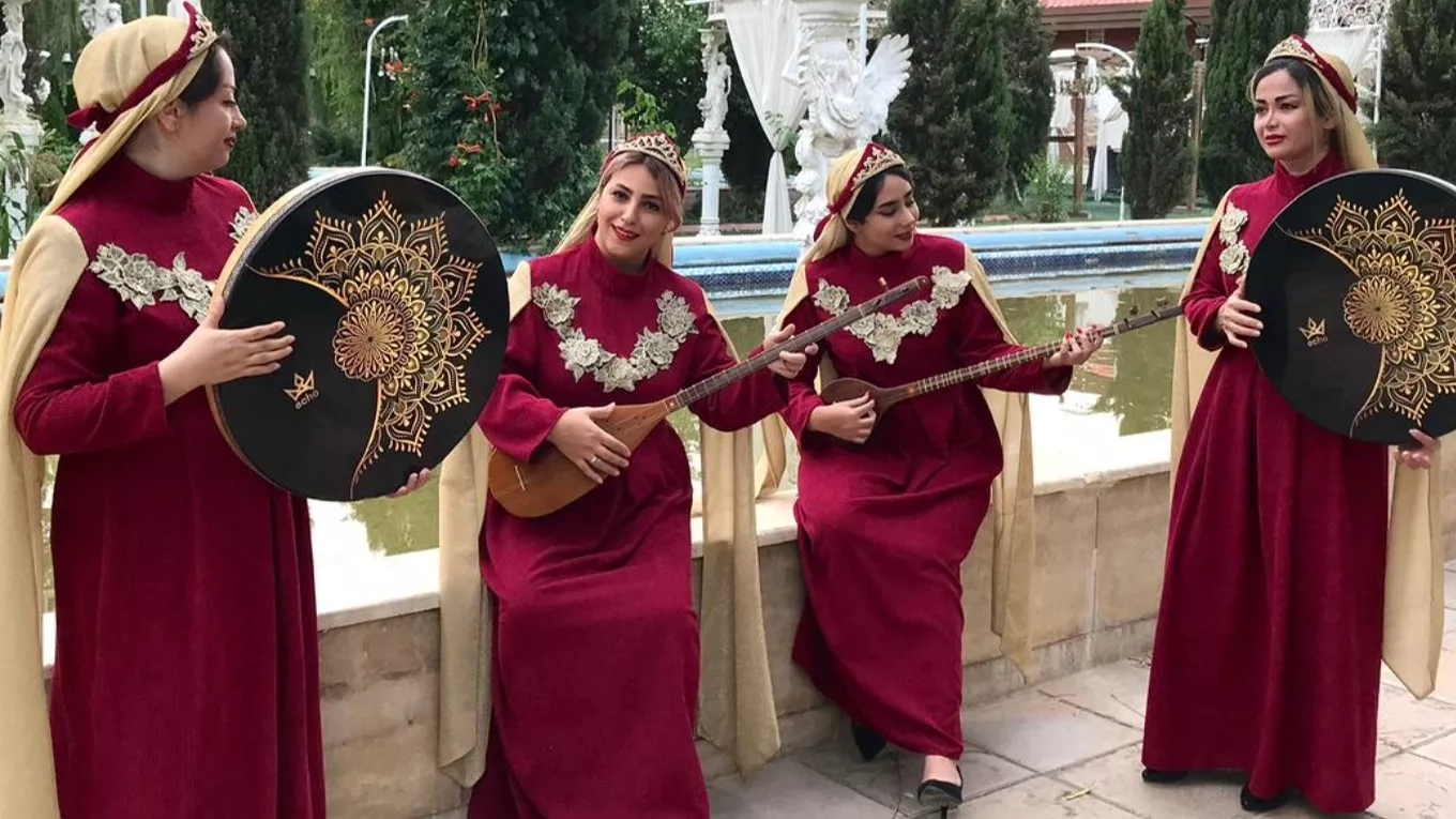 گروه ساقدوشی و دفنوازی رُز بانو در رشت