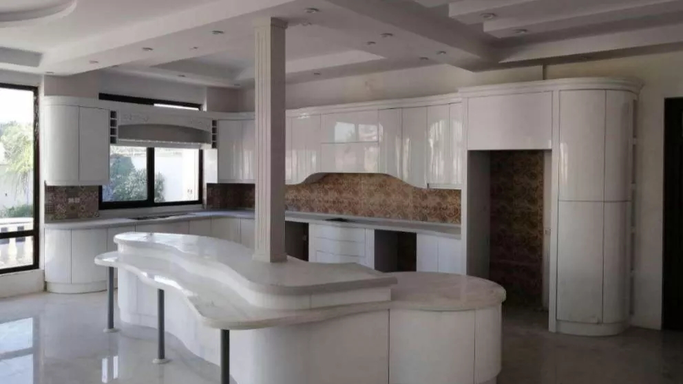 کابینت منحنی