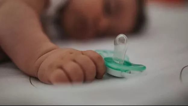 آیا استفاده از پستانک برای کودک مفید است یا مضر