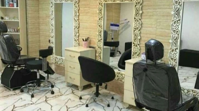 تجهیزات سالن زیبایی و فروشگاه آینه اردلان خوشدل در رشت