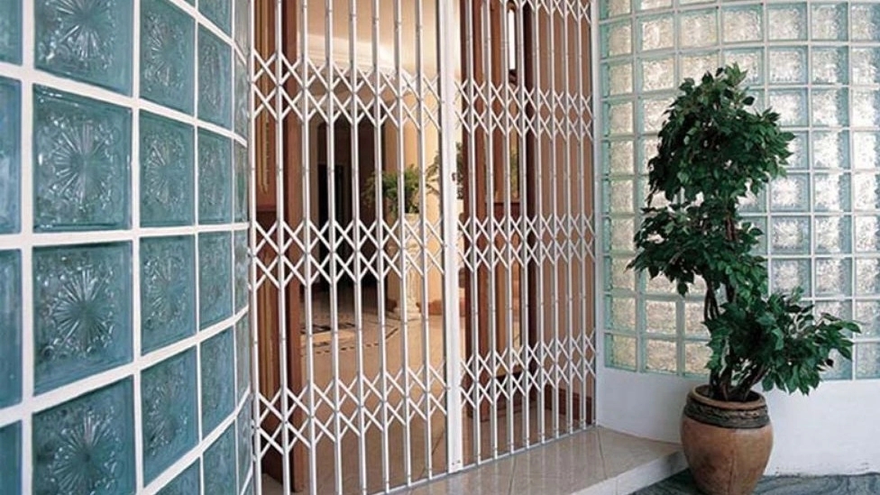 آشنایی با درب آکاردئونی