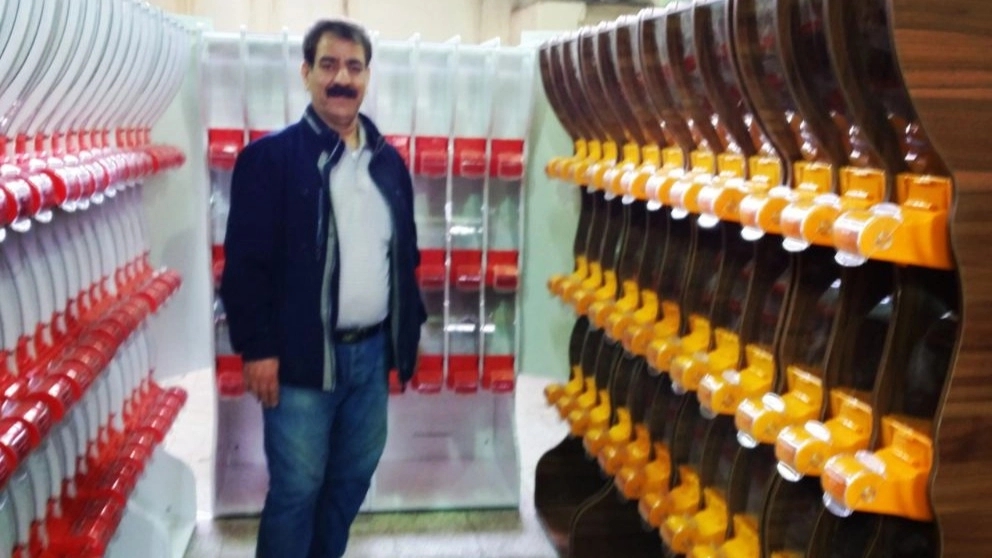 الینا استند، ساخت استند آجیل حبوبات  خدمات پی وی سی و CNC در اصفهان