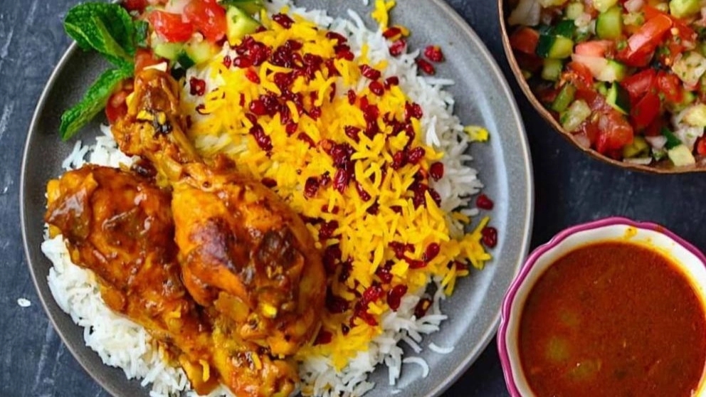 تهیه غذا بیرون بر نازبانو در بوکان