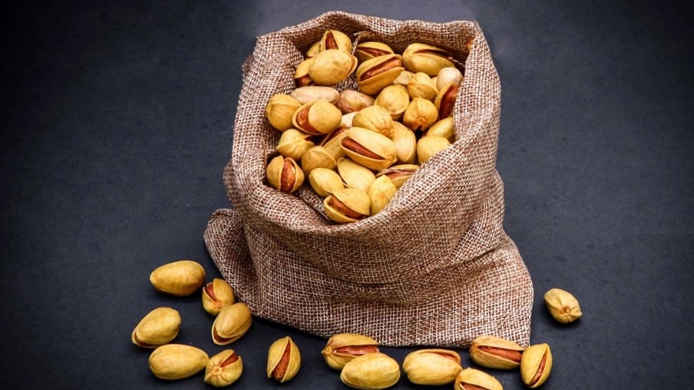 صادرات و فروش عمده سیر سفید و پسته حسن پور در همدان