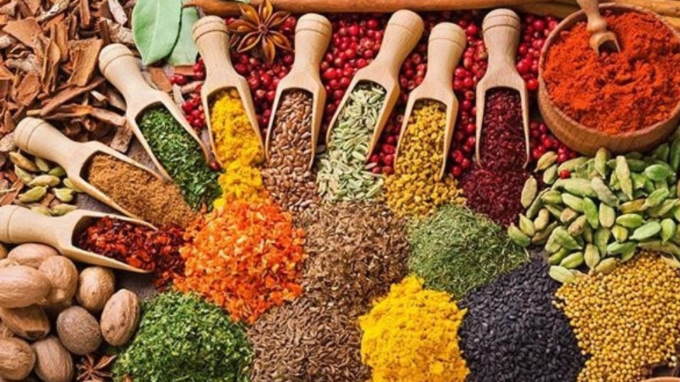 عطاری حکیم حق مرادی فروش عرقیات و گیاهان دارویی در تکاب آذربایجان غربی