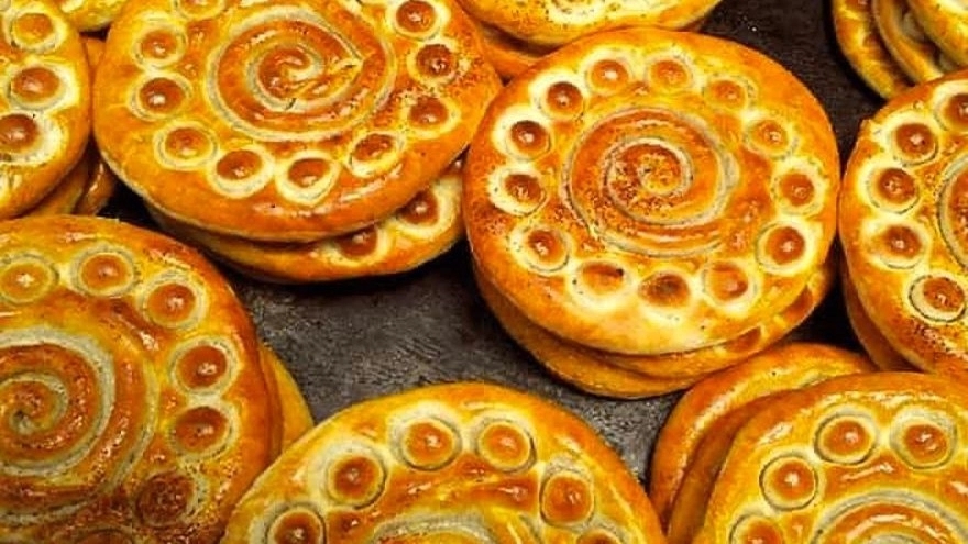 فروش کلوچه سنتی در کلوچه پزی هیوا در فومن گیلان