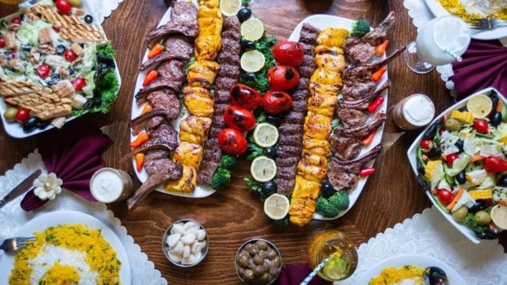 رستوران سنتی و غذا بیرون بر خیمه در مشهد