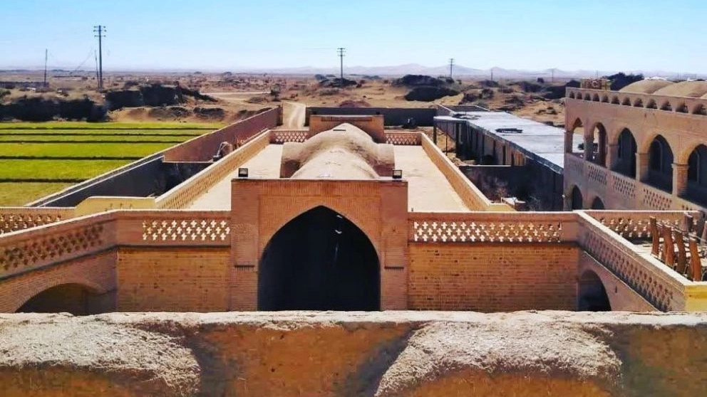 طراحی تفرجگاه کویری با رویکرد معماری خاک