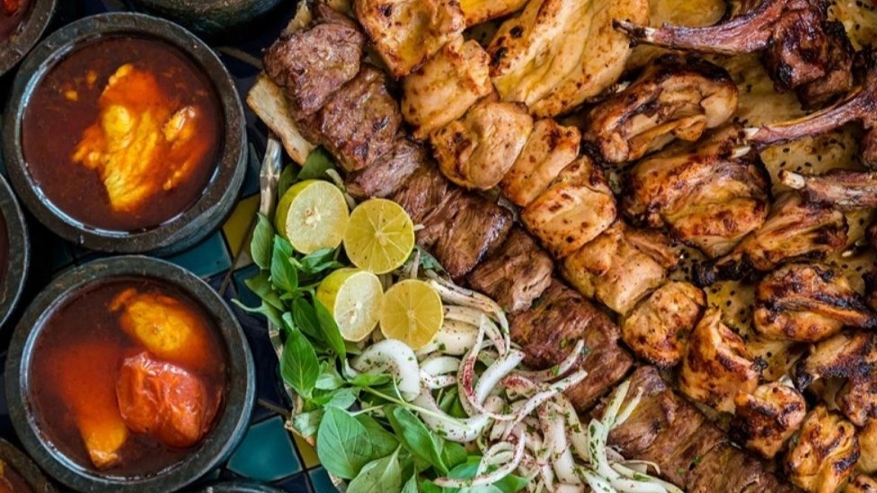 باغ رستوران برکه، انواع غذای ایرانی در اندیمشک