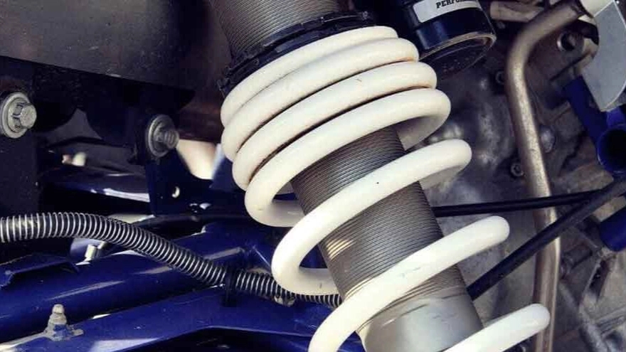 تفاوت کمک فنرهای گازی و هیدرولیک چیست؟