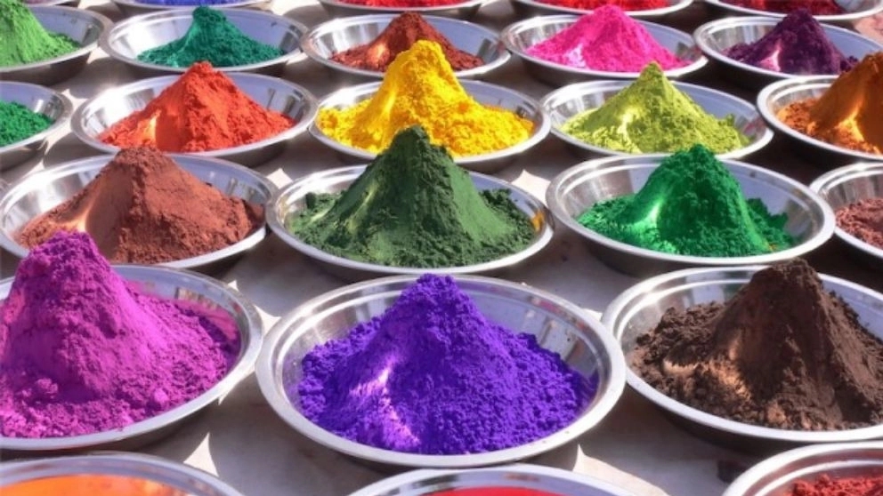 بتن رنگی چیست؟