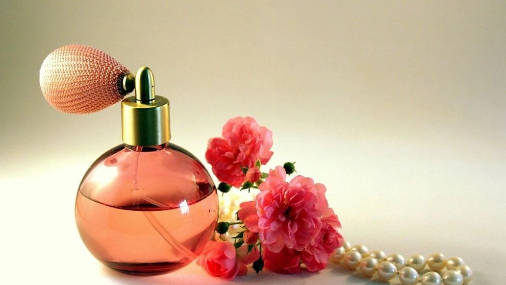 عطر مناسب فصل بهار چه ویژگی‌هایی دارد؟