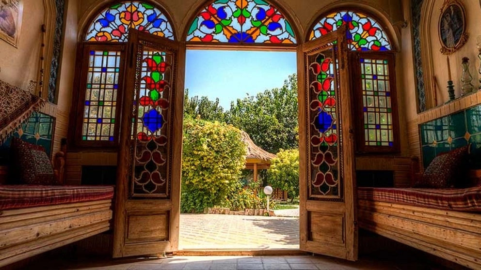 نگار جام، ساخت درب و پنجره چوبی باشیشه رنگی در شهریار تهران