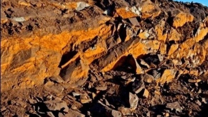 سنگ آهن چیست