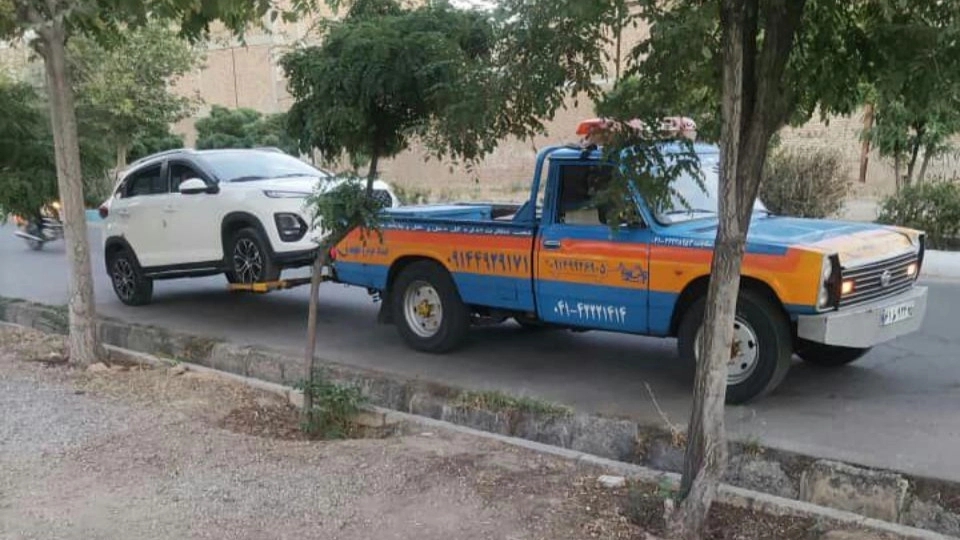 خودروبر و امداد خودرو شبانه روزی و سراسری حسین پور در مرند