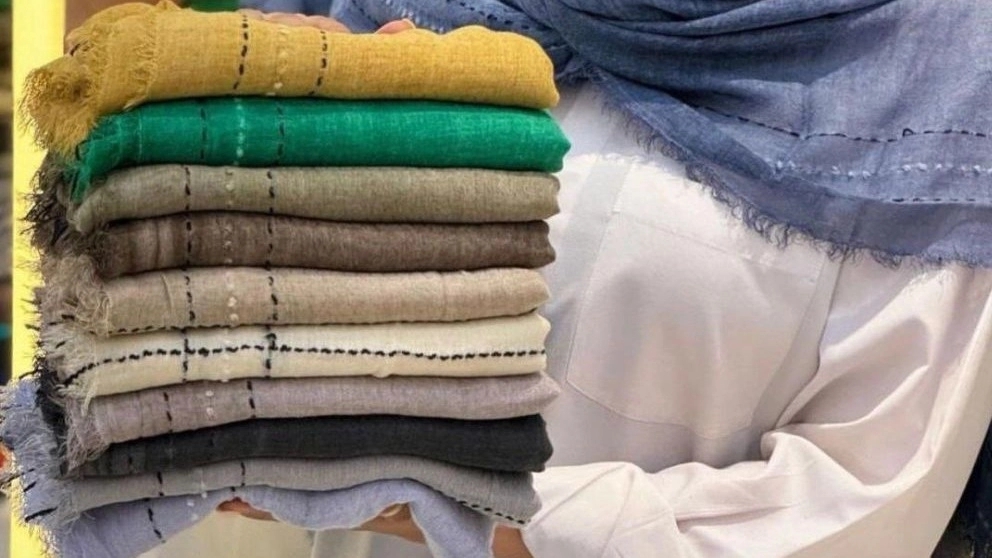 مونا اسکارف، فروشگاه شال و روسری در شاهرود