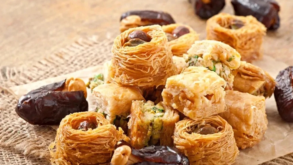 انواع دسر و شیرینی با خرما