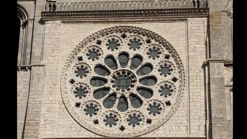 معماری گوتیک وآشنایی با شاخصه‌های سبک