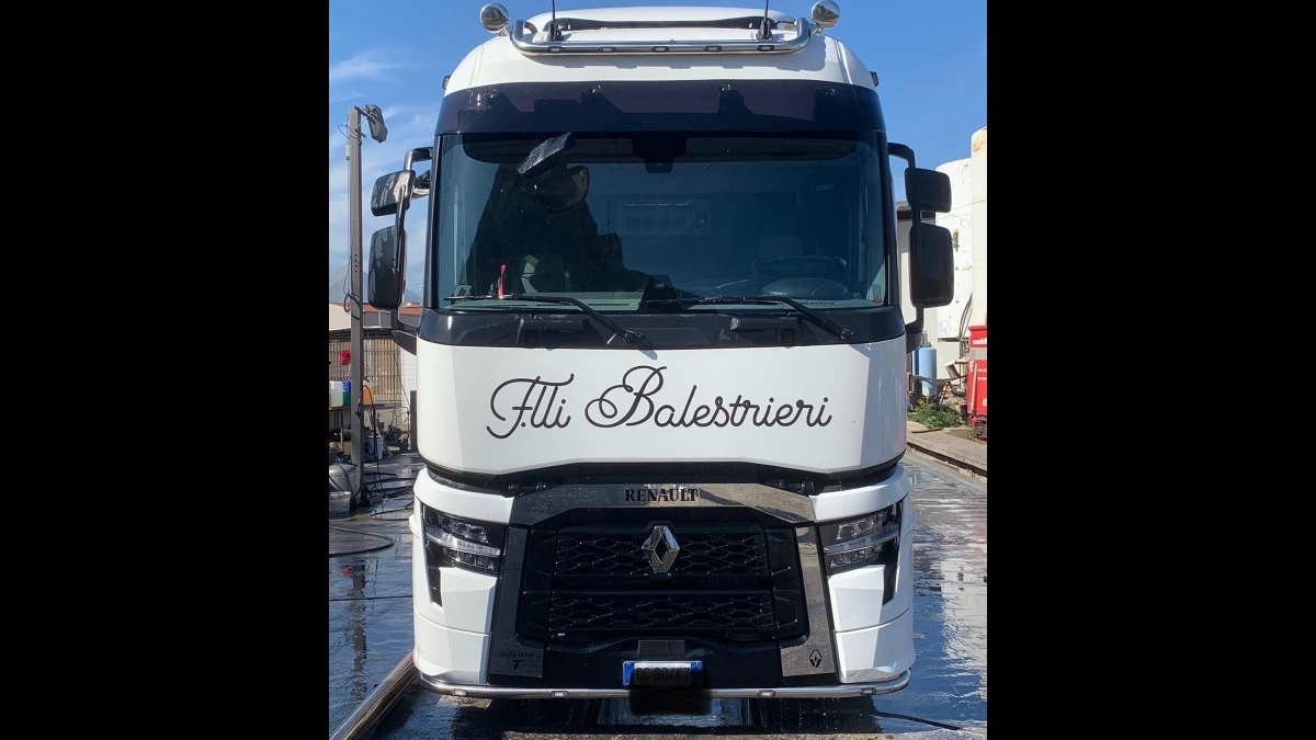 RENAULT T520 2022