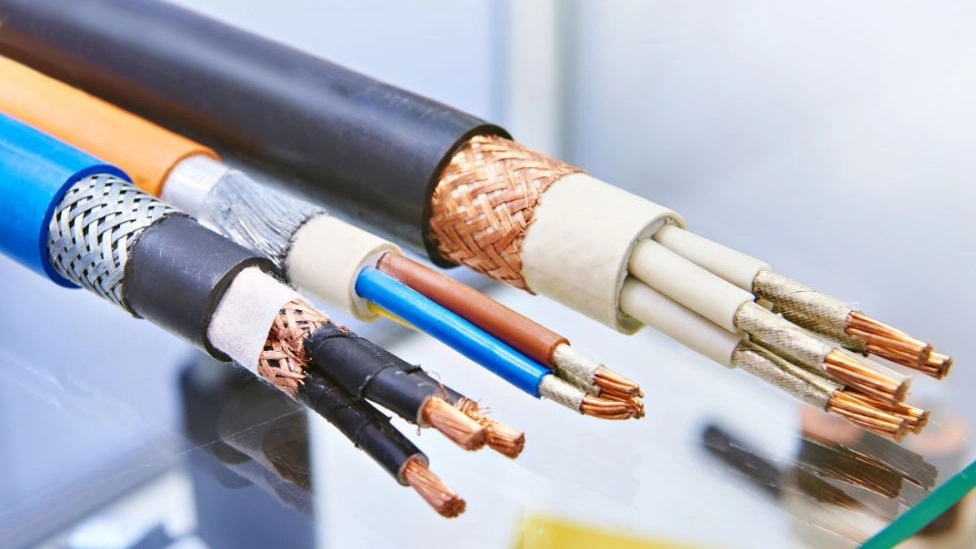 فروشگاه لوازم برقی و روشنایی آذرخش ، فروش سیم و کابل برق در شیراز