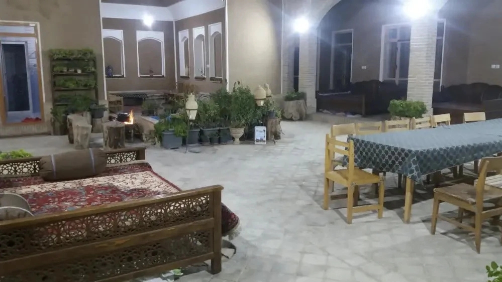 اقامتگاه و رستوران عمارت سنتی شاباز در ورزنه اصفهان