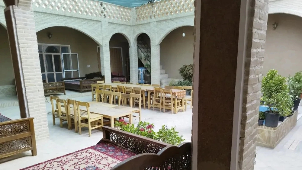 اقامتگاه عمارت سنتی شاباز ورزنه