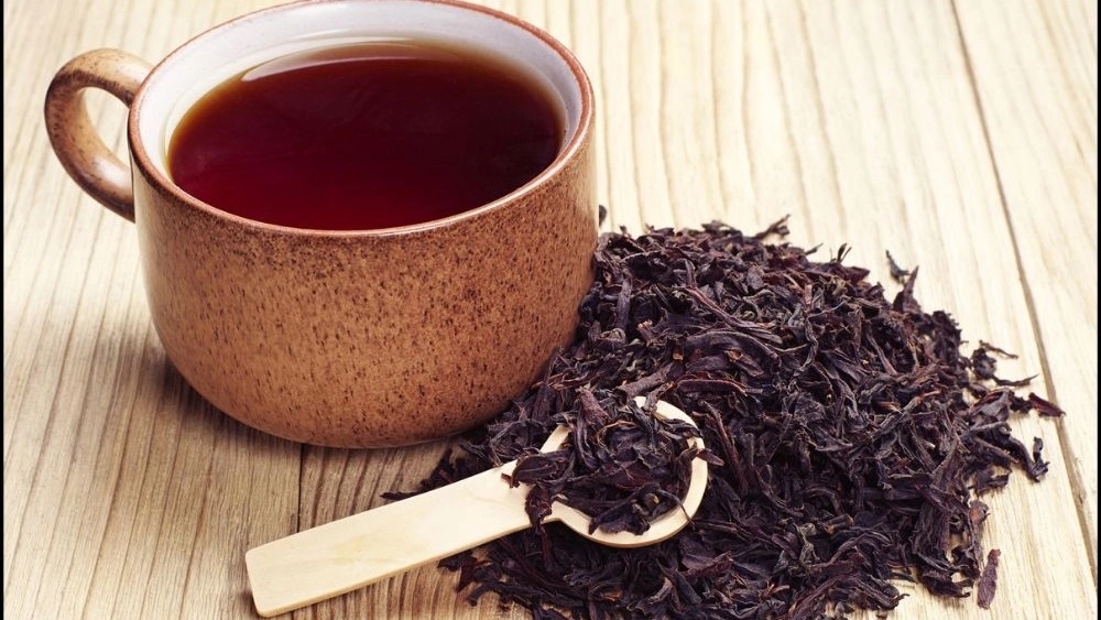 فروش و پخش انواع چای محلی در صومعه سرا