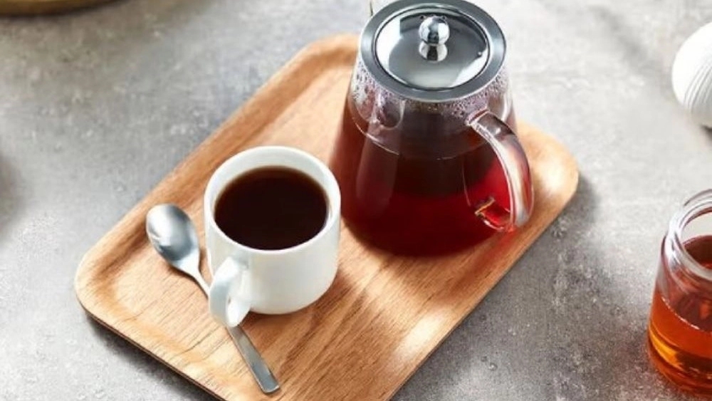 فروش و پخش انواع چای محلی در صومعه سرا