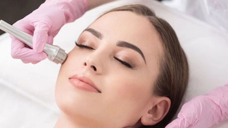 خدمات فیشیال پاکسازی صورت سالن زیبایی ثنا در تهران