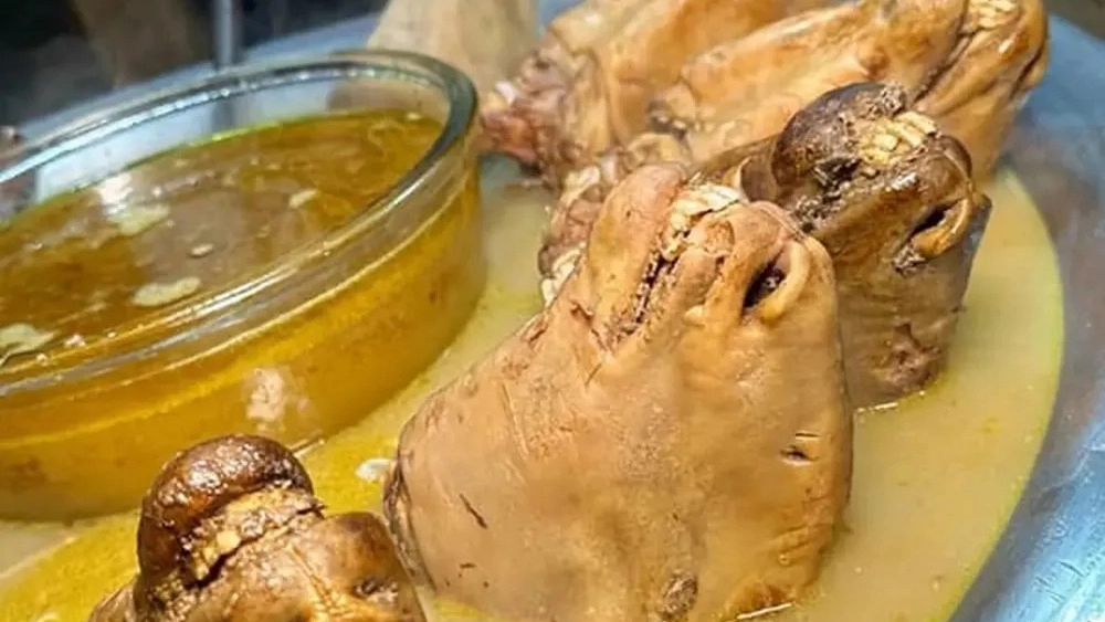 طباخی هم رفیق، کله پاچه و کله پزی شبانه روزی در رشت