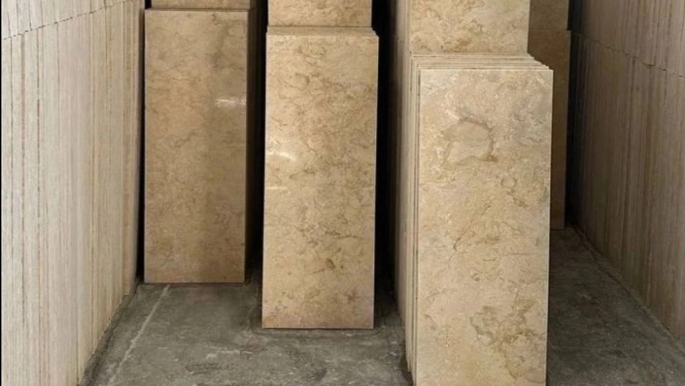 سنگبری جم، تولید و فرآوری سنگ آباده کرم امواج در اصفهان