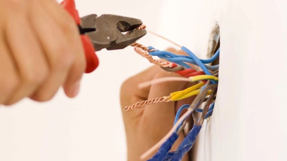 خدمات برق اعتمادی، سیم کشی کابل و مونتاژ تابلو برق صنعتی در شهریار تهران