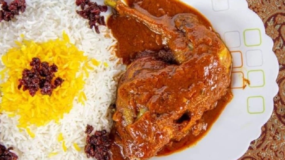 تهیه غذا در رستوران مطبخ یزد