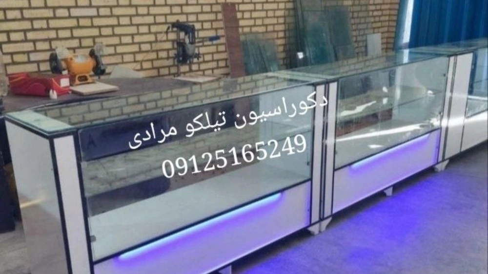 دکوراسیون نوین، تولید و اجرا میز پیشخوان قفسه و ویترین در تهران
