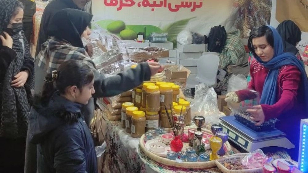 غرفه خرما و سوغات سرای بی بی مینو در پارک ساحلی بندرعباس