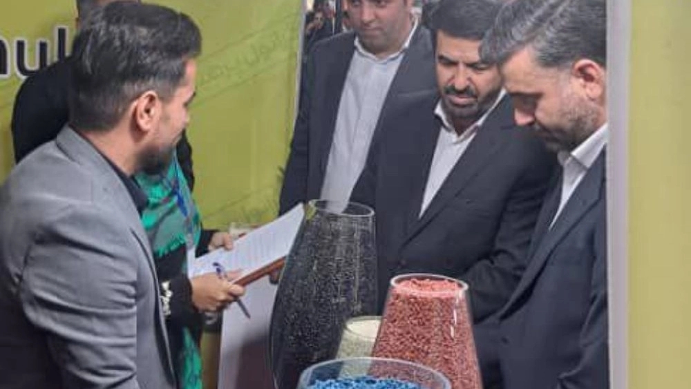 بازدید استاندار محترم همدان جناب آقای ملاشمسی از غرفه گرانول پرهیزکاران