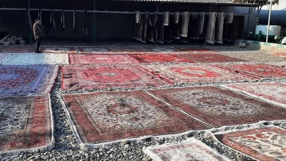قالیشویی لادن، شستشوی انواع فرش ماشینی دستباف و مبل شویی در تهران