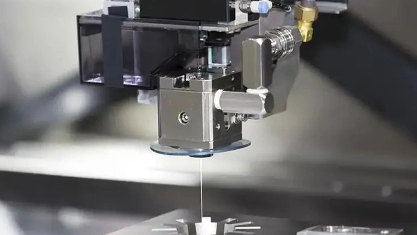 شرکت فنی مهندسی سورنا صنعت سهند، ساخت قطعات صنعتی cnc  در شیراز