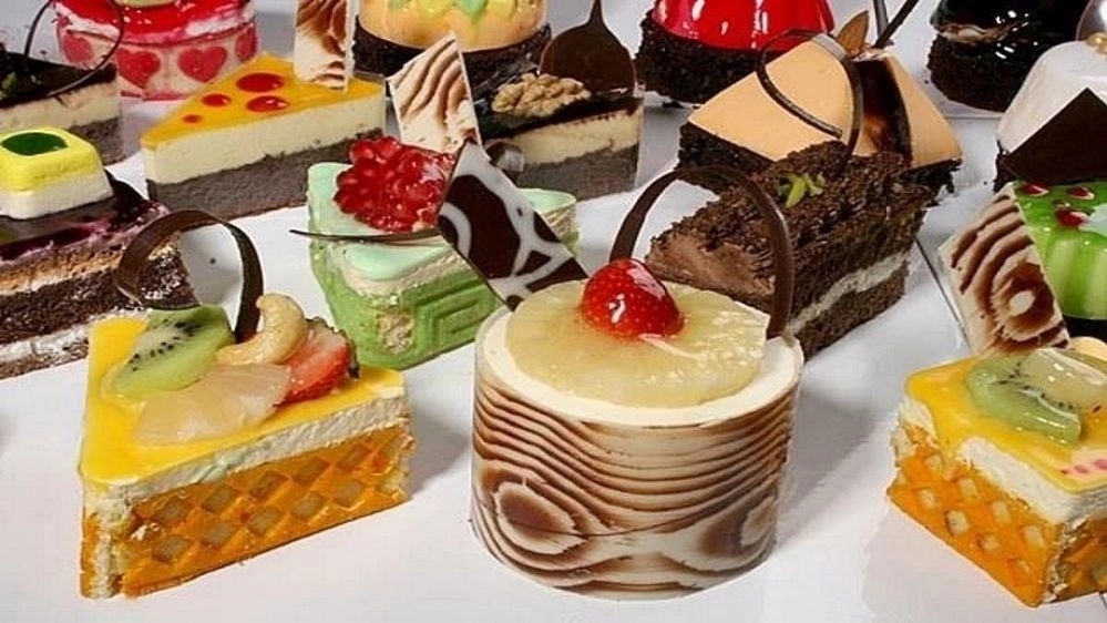 آموزشگاه ریحان، آموزش انواع شیرینی و کیک در بم
