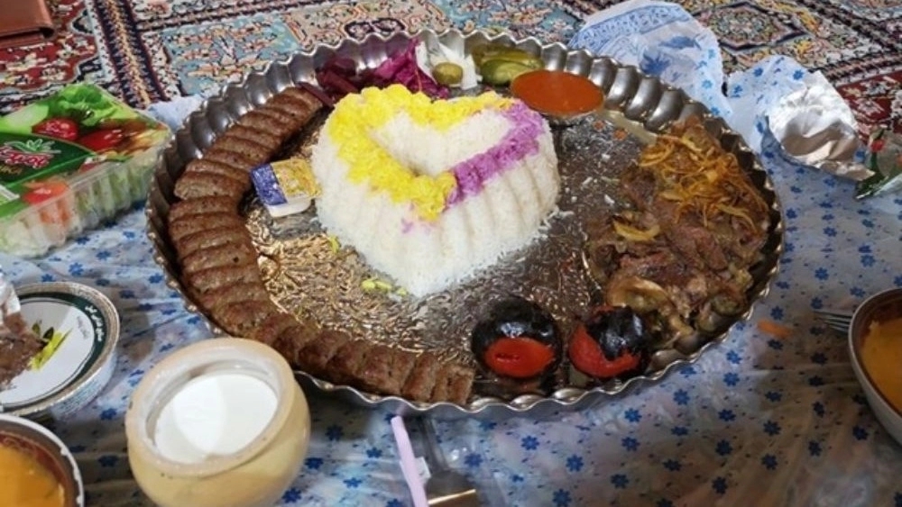 رستوران یاقوت، سرو و تهیه و بیرون بر غذاهای ایرانی در قم