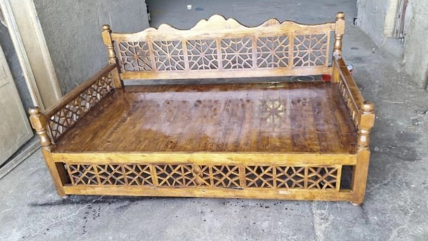 ساخت تخت سنتی دست‌ساز برای خانه و رستوران در اهواز