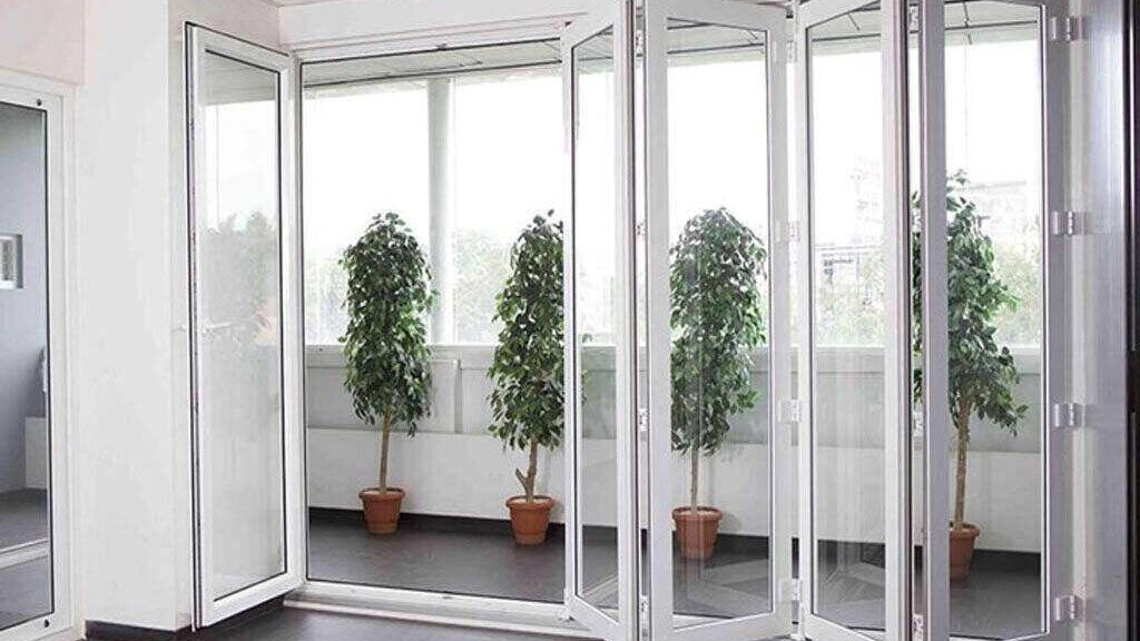 نصب انواع شیشه های آکاردئونی