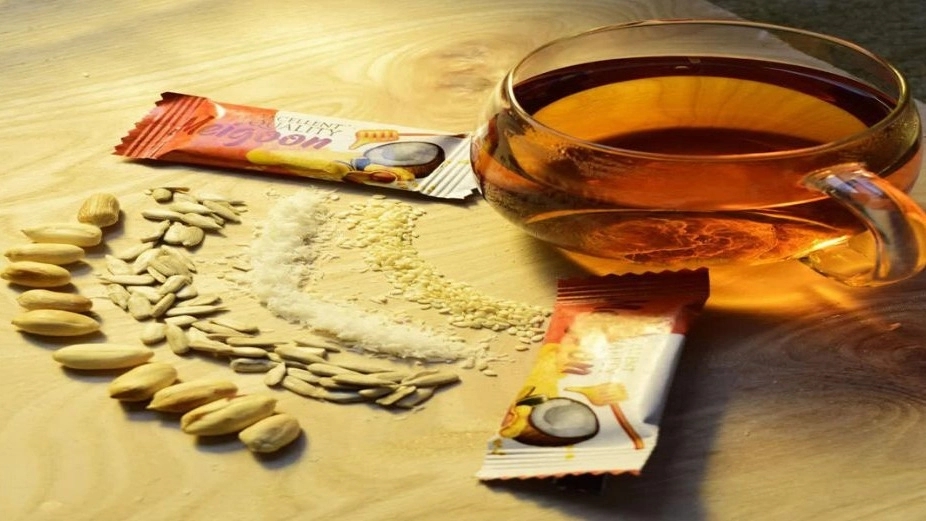 چرا ارگانیک شاپ بهترین انتخاب برای خرید شکلات کنجد عسلی میگون و شیر بادام است؟