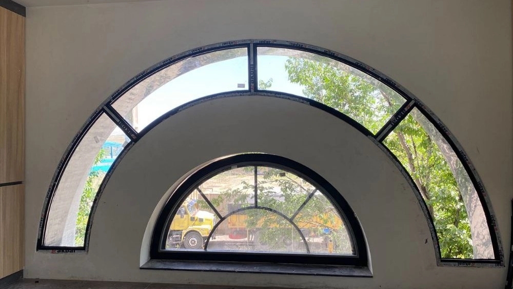 پنجره UPVC با اشکال گرد، هلالی و منحنی
