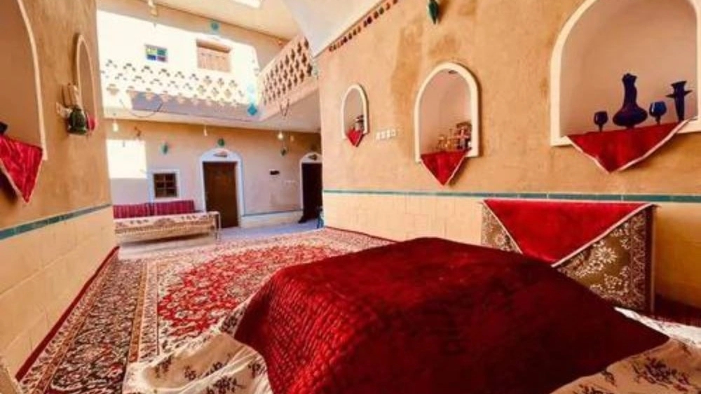 اجاره اقامتگاه بومگردی راوی کویر مصر در خور و بیابانک