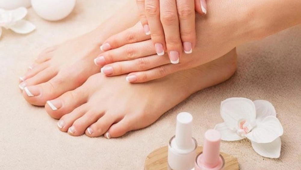 خدمات کاشت ناخن سمانه صادق نیا، آموزش طراحی ترمیم و پدیکور ناخن در گرگان