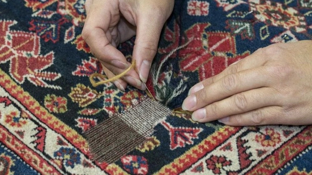 رفوگری تخصصی ترمیم سوختگی پارگی و ریشه‌ بافی فرش
