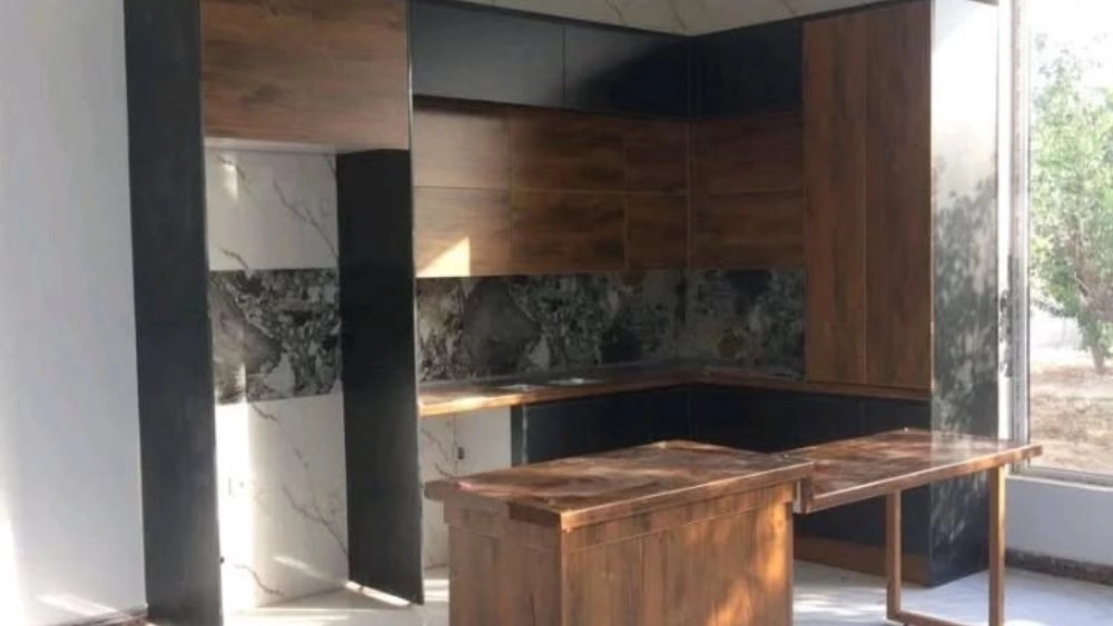 صنایع چوب آنتیک، طراحی و اجرای کابینت کمد دیواری تی وی وال در تهران